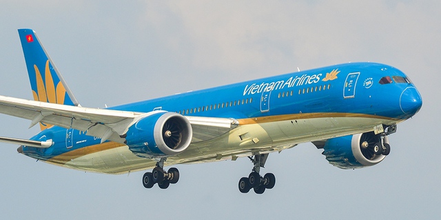 Viet Nam Airlines resumes Ha Noi-Kuala Lumpur route - Ảnh 1.