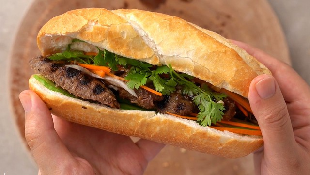 Banh Mi named among world’s top 50 best street foods: TasteAtlas - Ảnh 1.