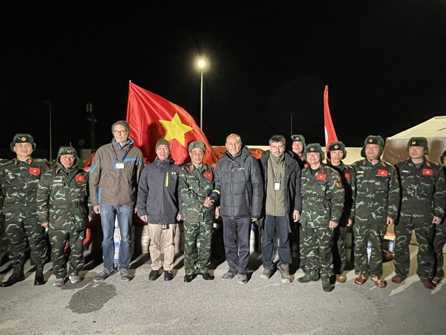 Viet Nam presents 25 tons of relief aid to quake-torn Turkey - Ảnh 1.