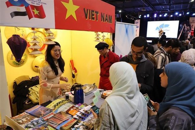 Viet Nam impresses visitors at international cultural festival - Ảnh 1.