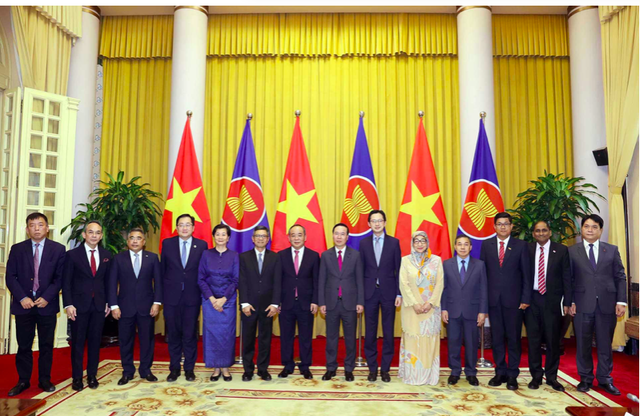 President Vo Van Thuong hosts ASEAN Ambassadors - Ảnh 1.