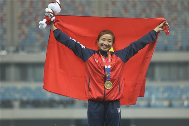 Oanh presents outstanding performance to take two golds in 30min - Ảnh 1.