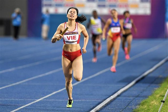 Oanh makes history, Viet Nam on top of ranking table - Ảnh 2.