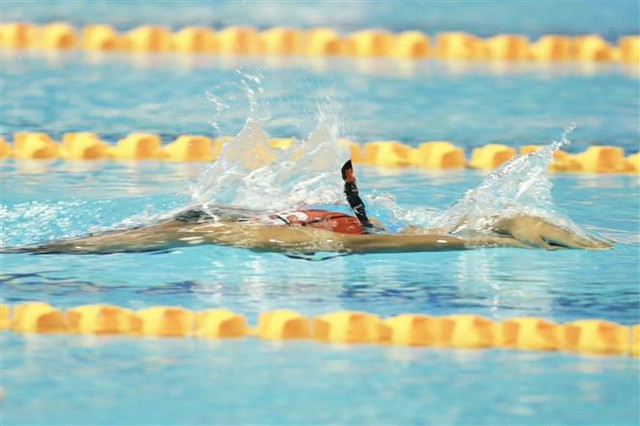 Athletes sweep golds, Viet Nam still on top of SEA Games - Ảnh 2.