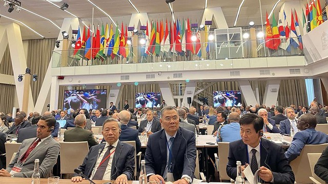 Viet Nam ready for joint work to maintain global peace, stability - Ảnh 1.