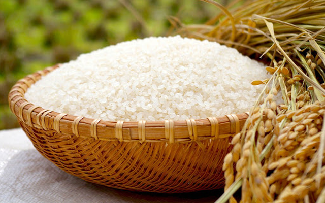 Rice export turnover surges in four months - Ảnh 1.