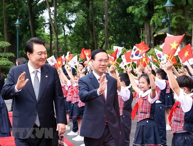 President Vo Van Thuong hosts official welcome ceremony for South Korean counterpart - Ảnh 5.