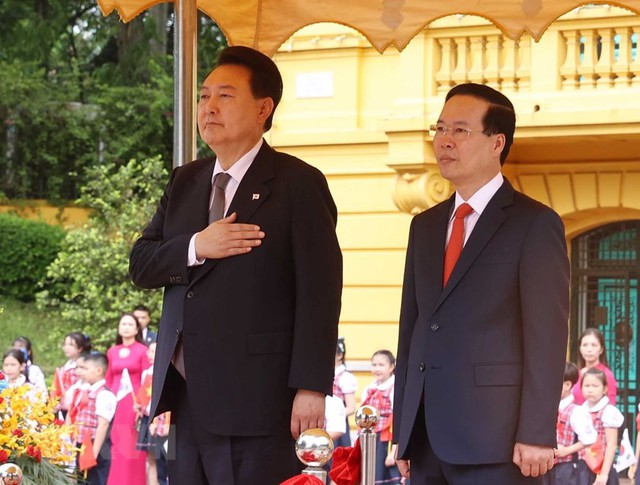 President Vo Van Thuong hosts official welcome ceremony for South Korean counterpart - Ảnh 3.