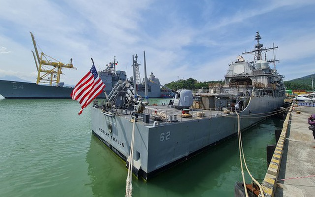 U.S. Navy’s aircraft carrier visits Viet Nam - Ảnh 1.