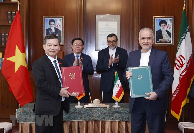Viet Nam, Iran sign cooperation agreements  - Ảnh 1.