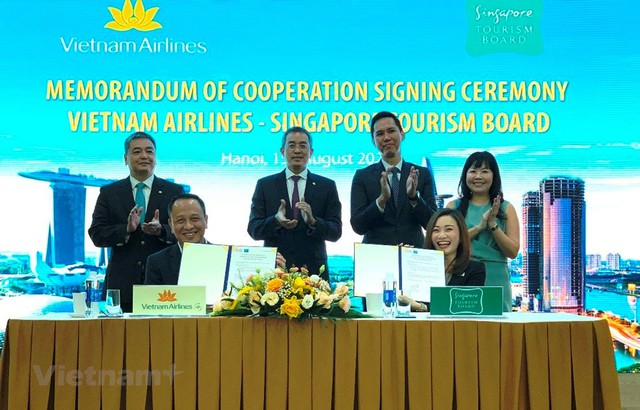 Viet Nam Airlines signs two-year deal with Singapore Tourism Board  - Ảnh 1.