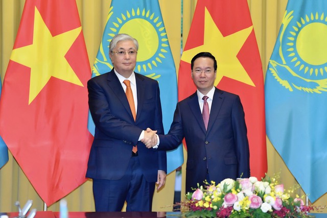 Viet Nam considers Kazakhstan partner of top importance in Central Asia - Ảnh 1.