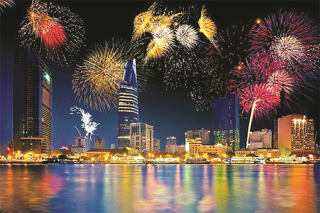 Fireworks to brighten HCMC during National Day - Ảnh 1.