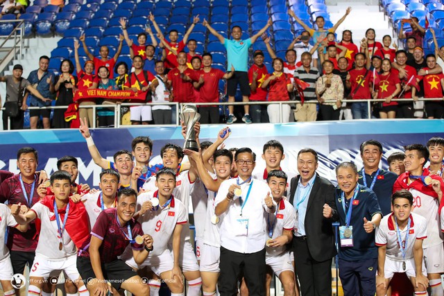 Viet Nam successfully defend AFF U23 Championship title - Ảnh 1.