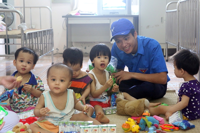 COVID-19 leaves over 4,300 children orphaned  - Ảnh 1.