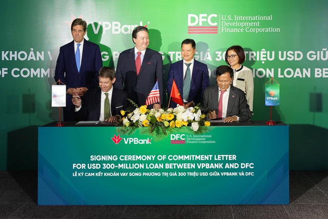 DFC pledges US$300-million bilateral loan to VPBank to promote sustainable finance - Ảnh 1.