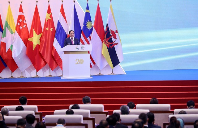 Prime Minister attends opening ceremony of 20th CAEXPO, CABIS - Ảnh 5.