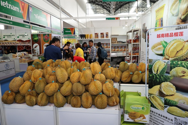 Prime Minister attends opening ceremony of 20th CAEXPO, CABIS - Ảnh 10.