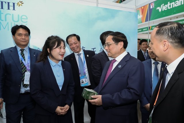 Viet Nam expects to become goods transit hub between ASEAN and China - Ảnh 5.