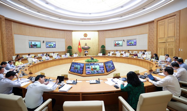 Cabinet convenes meeting to discuss socio-economic performance in January-September period - Ảnh 1.