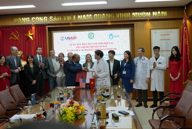 U.S. announces support for Bach Mai Hospital to improve stroke care in Viet Nam - Ảnh 1.