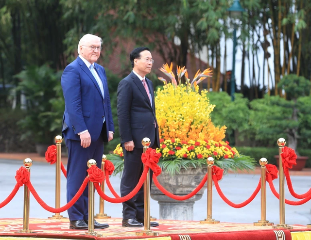 President hosts official welcome ceremony for German counterpart- Ảnh 4.