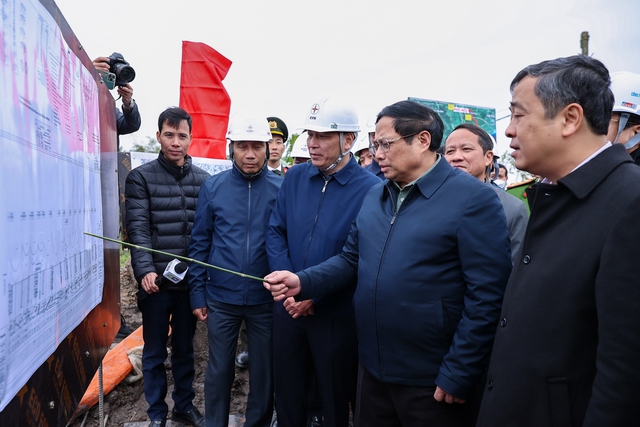 Gov't fixes deadline for completion of circuit-3 500kv transmission line- Ảnh 1.