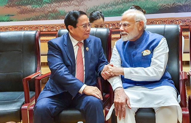 Prime Minister meets world leaders on sidelines of ASEAN summits- Ảnh 2.