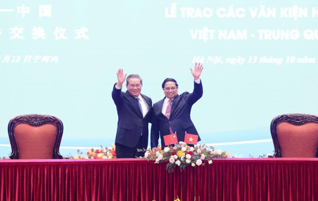 Viet Nam, China sign 10 cooperation deals- Ảnh 1.