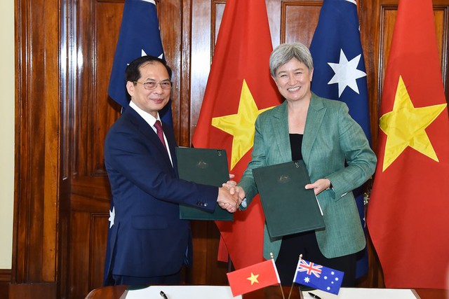 Viet Nam, Australia sign new action program for implementation of comprehensive strategic partnership- Ảnh 1.