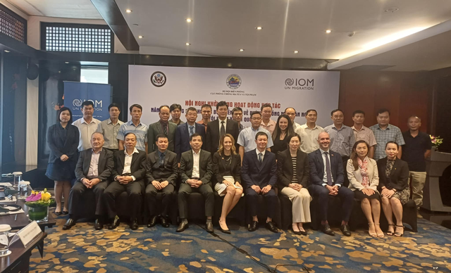 Viet Nam teams up with US, IOM in enhancing capacity for human trafficking combat- Ảnh 1.