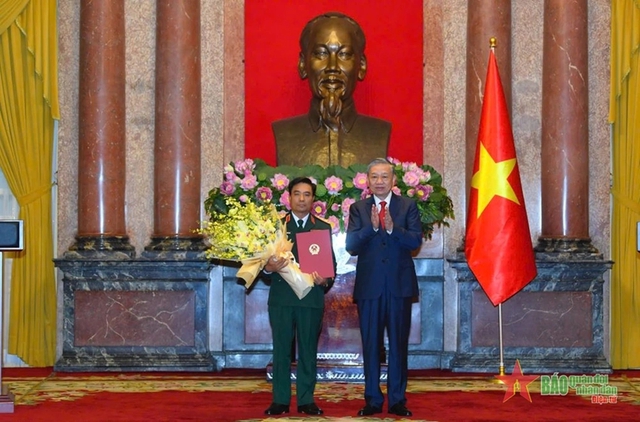 Three high-ranking police and military officers promoted to general rank- Ảnh 3.