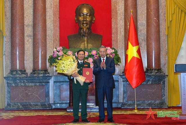 Three high-ranking police and military officers promoted to general rank- Ảnh 2.