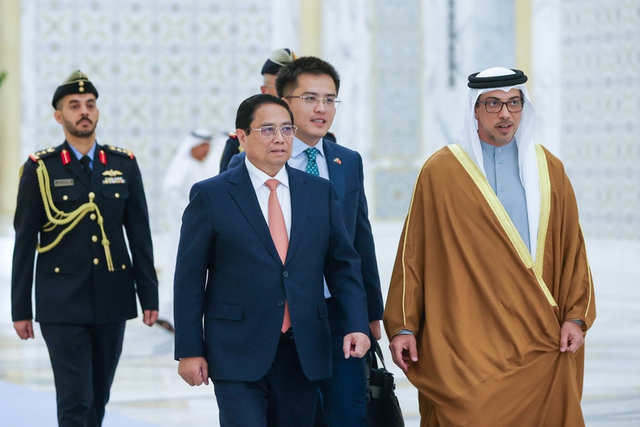 UAE Vice President hosts official welcome ceremony for Prime Minister Pham Minh Chinh- Ảnh 1.