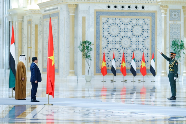 UAE Vice President hosts official welcome ceremony for Prime Minister Pham Minh Chinh- Ảnh 3.