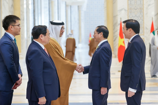 UAE Vice President hosts official welcome ceremony for Prime Minister Pham Minh Chinh- Ảnh 7.