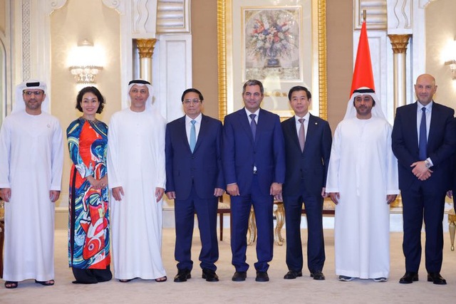 PM calls on UAE's business giants to invest in strategic infrastructure development- Ảnh 1.