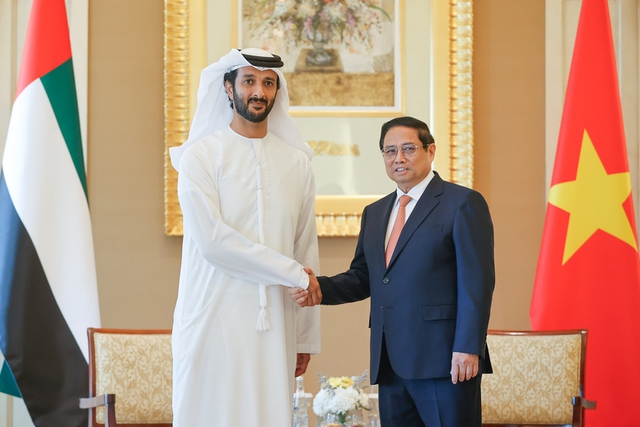 PM receives UAE Minister of Economy and Planning Abdulla Bin Touq Al Marri - Ảnh 1.