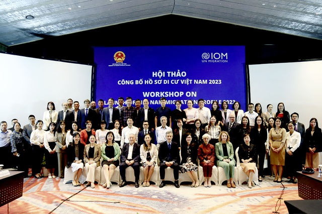 Viet Nam issues work permits to over 475,000 foreign nationals in 2017-2022 period- Ảnh 1.