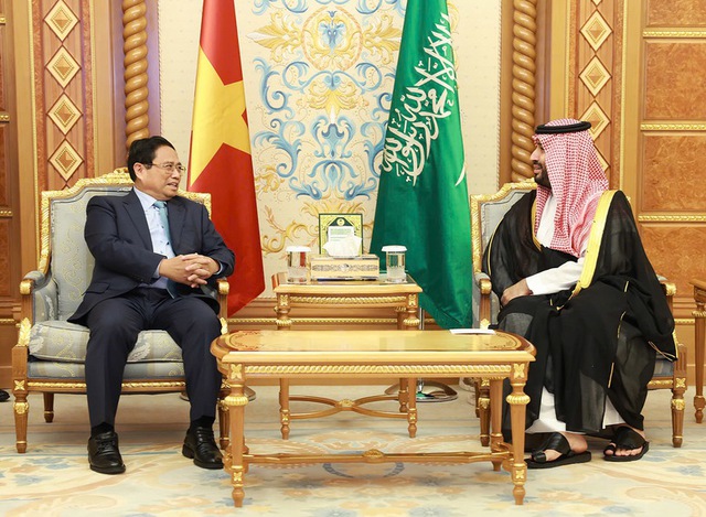 Prime Minister Pham Minh Chinh meets Saudi Crown Prince in Riyadh- Ảnh 1.