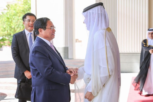 Official welcome ceremony for Prime Minister Pham Minh Chinh in Qatar- Ảnh 1.