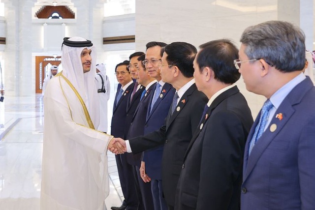 Official welcome ceremony for Prime Minister Pham Minh Chinh in Qatar- Ảnh 5.