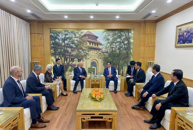 Prime Minister hosts WEF Founder, Executive Chairman- Ảnh 1.