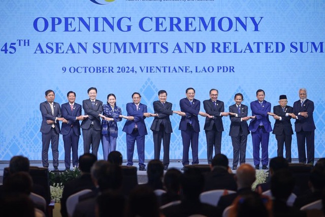 Prime Minister Pham Minh Chinh attends opening ceremony of ASEAN Summits in Laos- Ảnh 1.