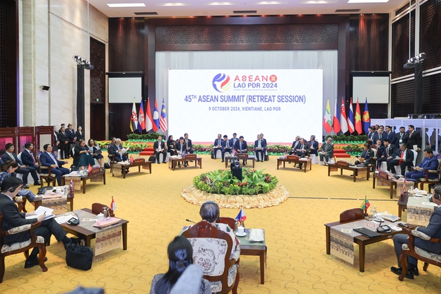 PM calls on ASEAN to stay united and consolidate common stances on East Sea issue- Ảnh 2.