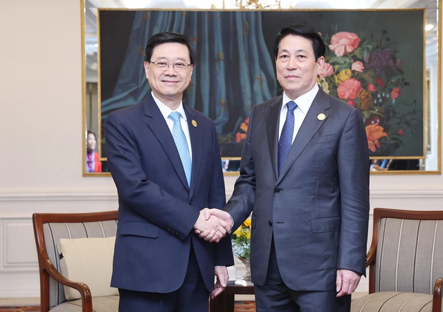 President meets foreign leaders on sidelines of APEC 2024 Leaders’ Week- Ảnh 3.