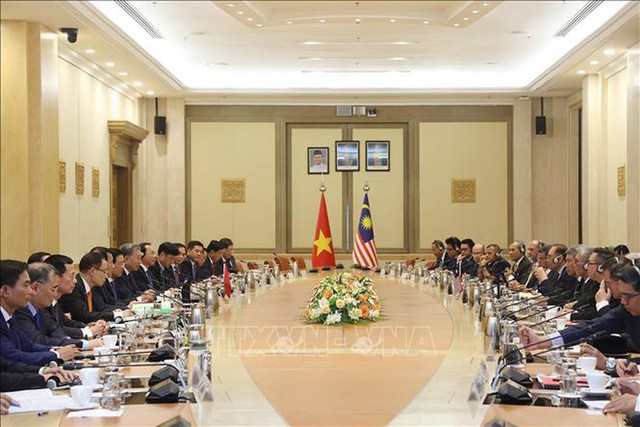 To Lam holds talks with Malaysian Prime Minister - Ảnh 1.