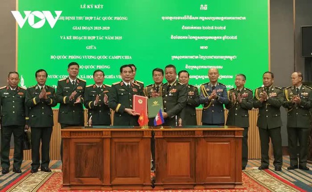 Viet Nam, Cambodia sign Protocol on defense cooperation for 2025-2029- Ảnh 1.