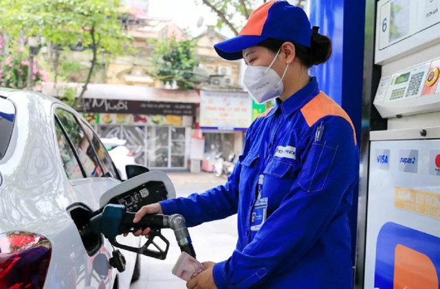 Finance ministry proposes extending environmental tax cut on fuel products in 2025- Ảnh 1.