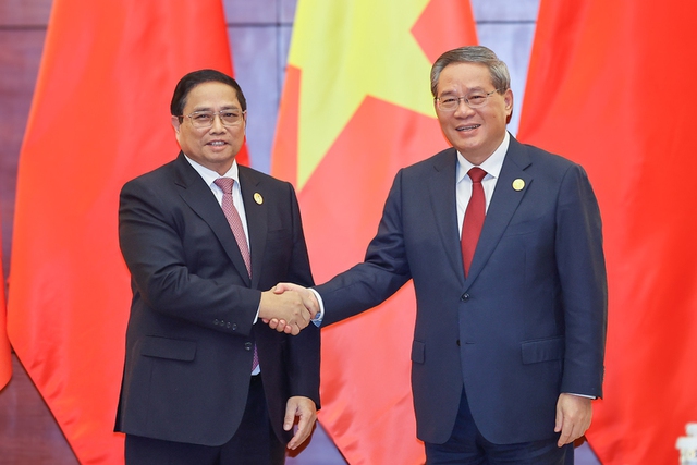 Prime Minister hold talks with Chinese Premier on sidelines of 8th GMS Cooperation Summit- Ảnh 1.